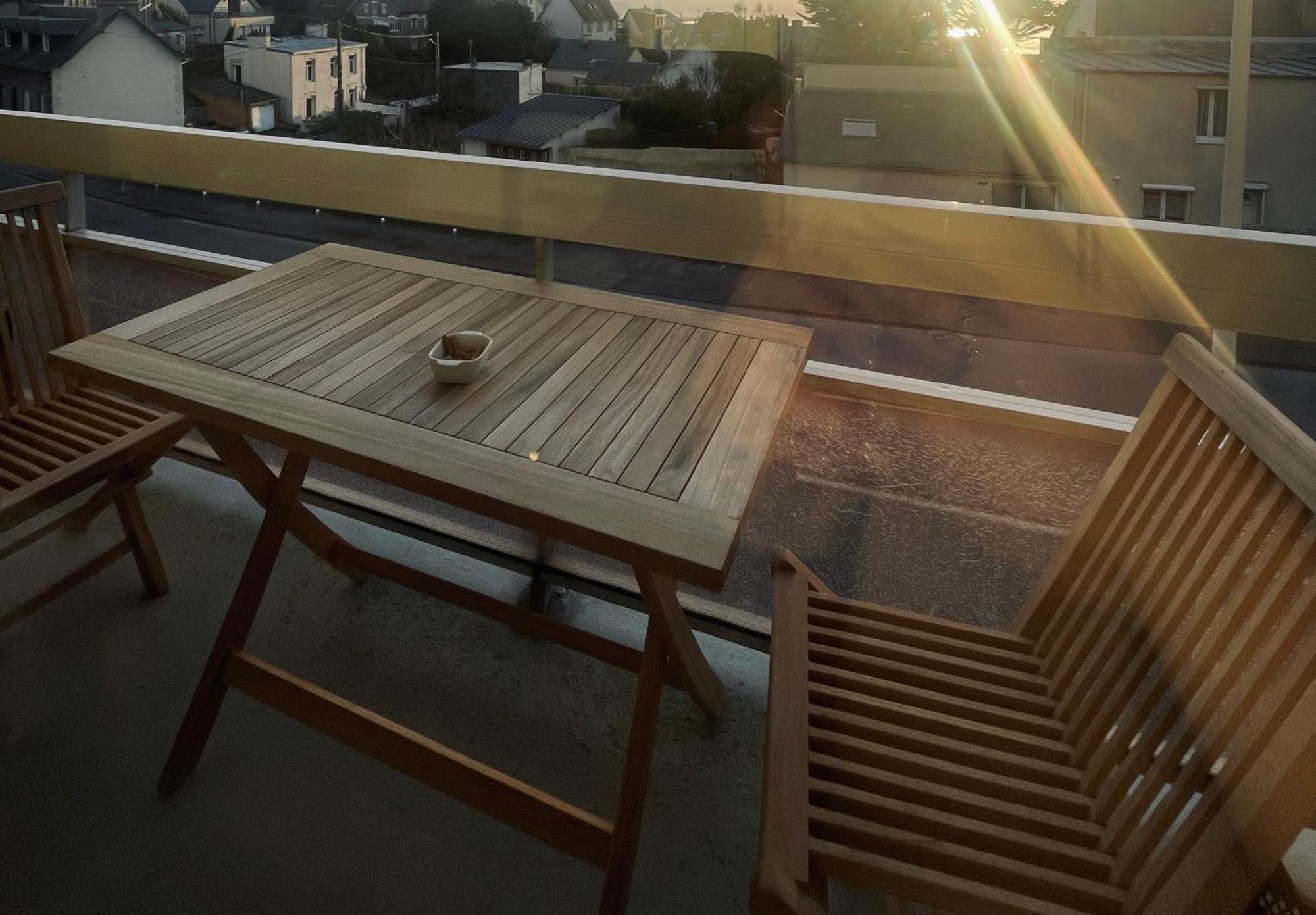 Appartement Vue Mer Proche Plage Et Centre Granville Luaran gambar